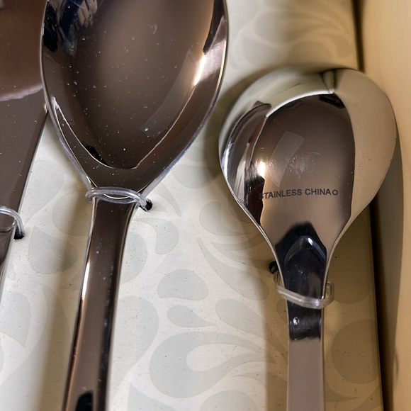 PALLET SALE 20-pc Stainless Steel, Heavy Duty, Cambridge Flatware Set - Picture 8 of 8